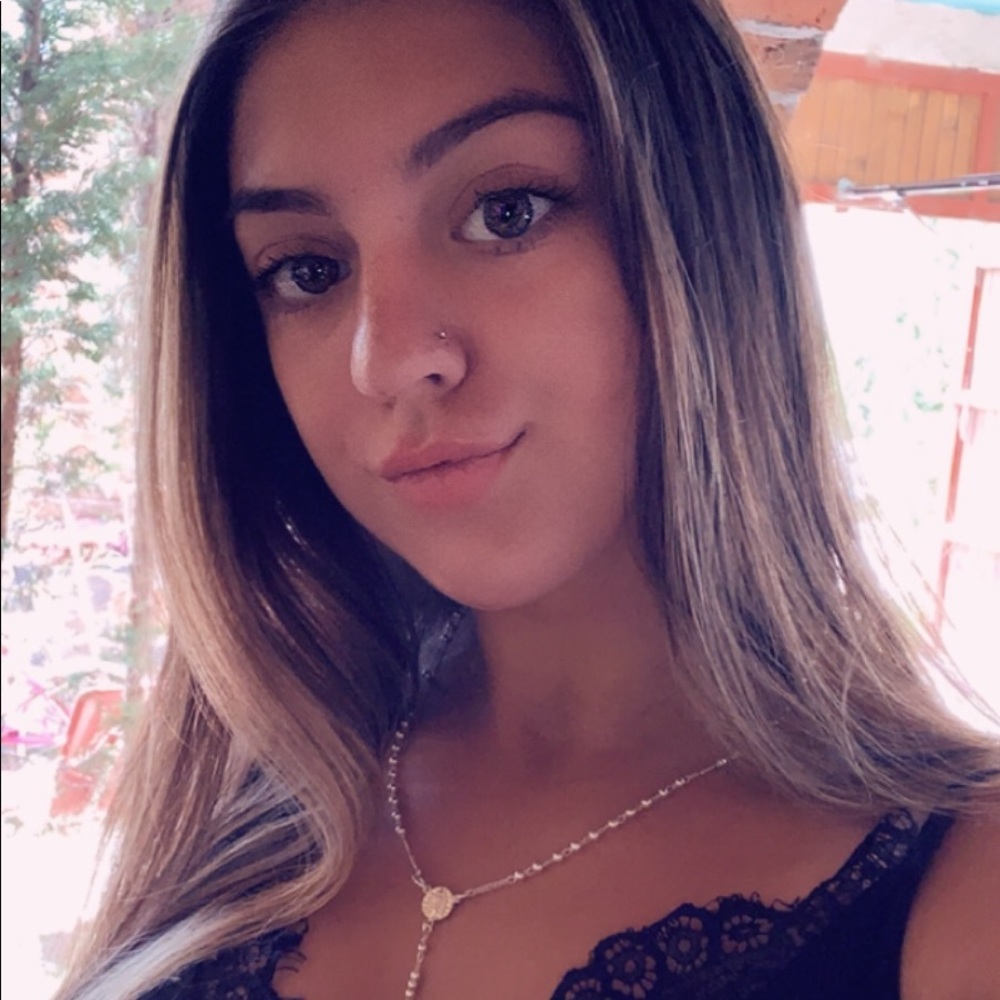 Meet your Posher, Vivica